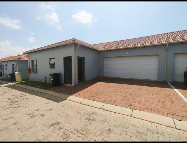 3 BEDROOM HOUSE FOR SALE IN PARKRAND